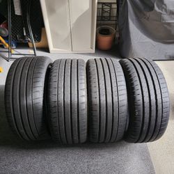 Michelin Pilot Sport 4 S 235/40 R18