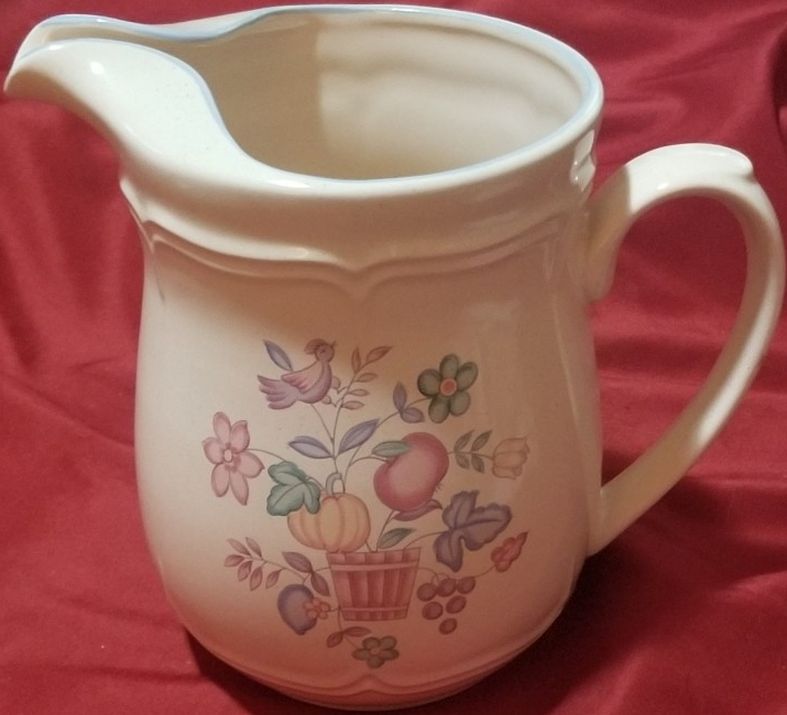 International WELCOME HOME 64 Ounce Pitcher