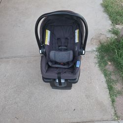 Graco Snugride 35 Lite With Base