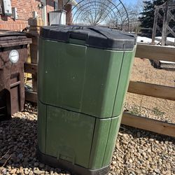 Aerobin 400 insulated composter