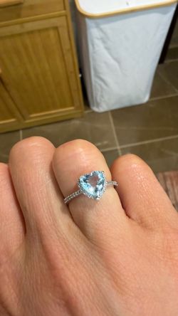 White gold ring with Sapphire & Diamonds