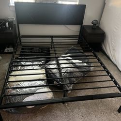 Queen frame/Comforters