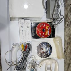 Nintendo Wii White RVL-001 – Bundle with 2 Games + Wheel + 2 Controllers