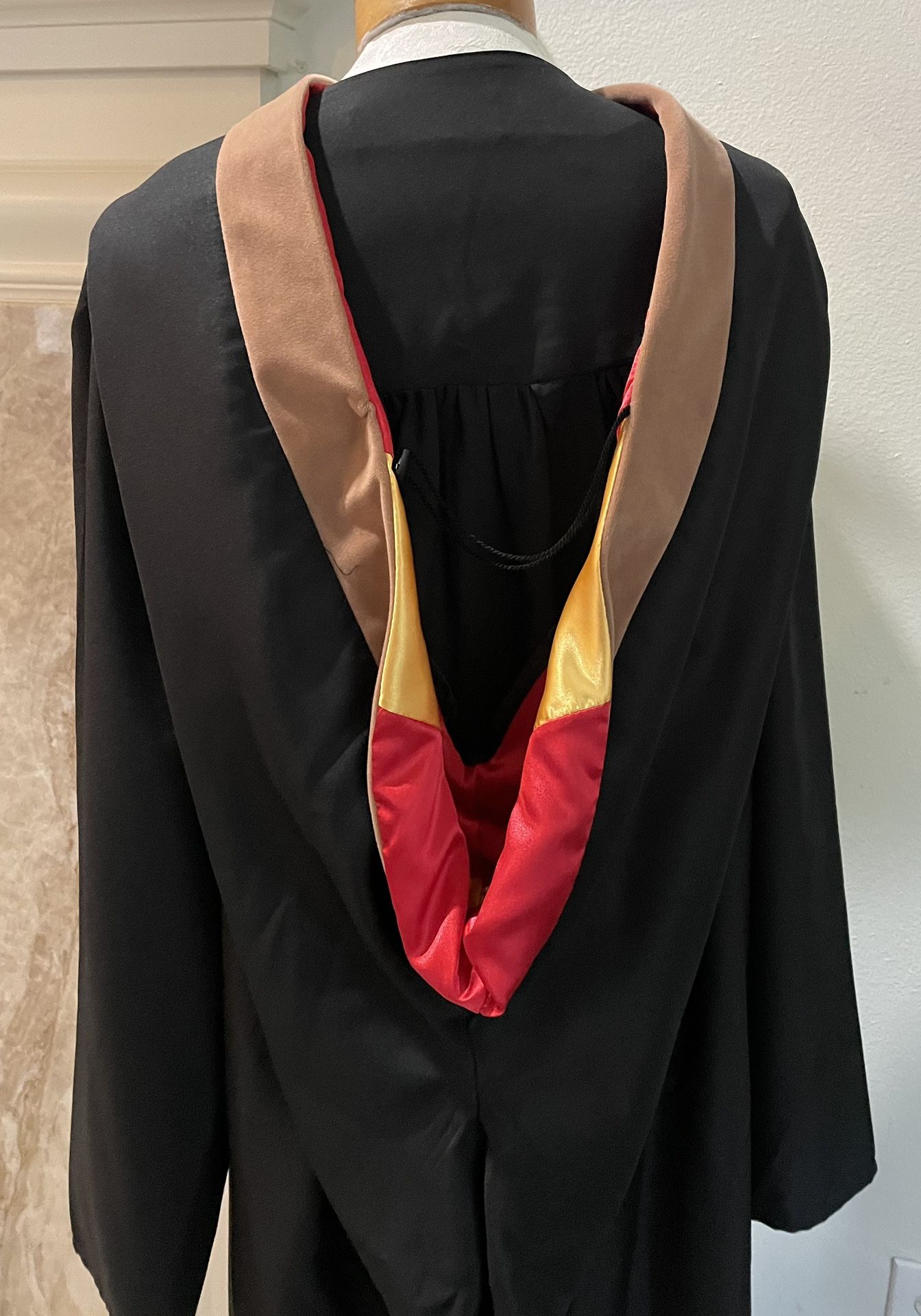🎓BACHELORS GRADUATION Gown College & University Size 51 5’6”-5’8” Hood Drab Velvet, Red and Yellow