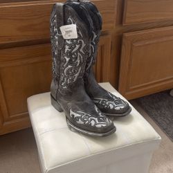 Women’s  Cowgirl Boots (authentic)