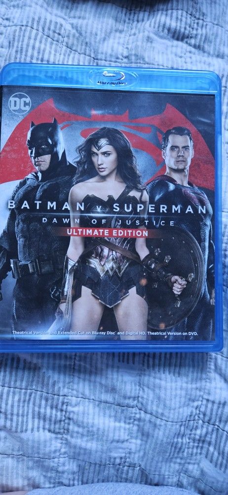 BATMAN v SUPERMAN: DAWN OF THE JUSTICE ULTIMATE EDITION BLU-RAY. 