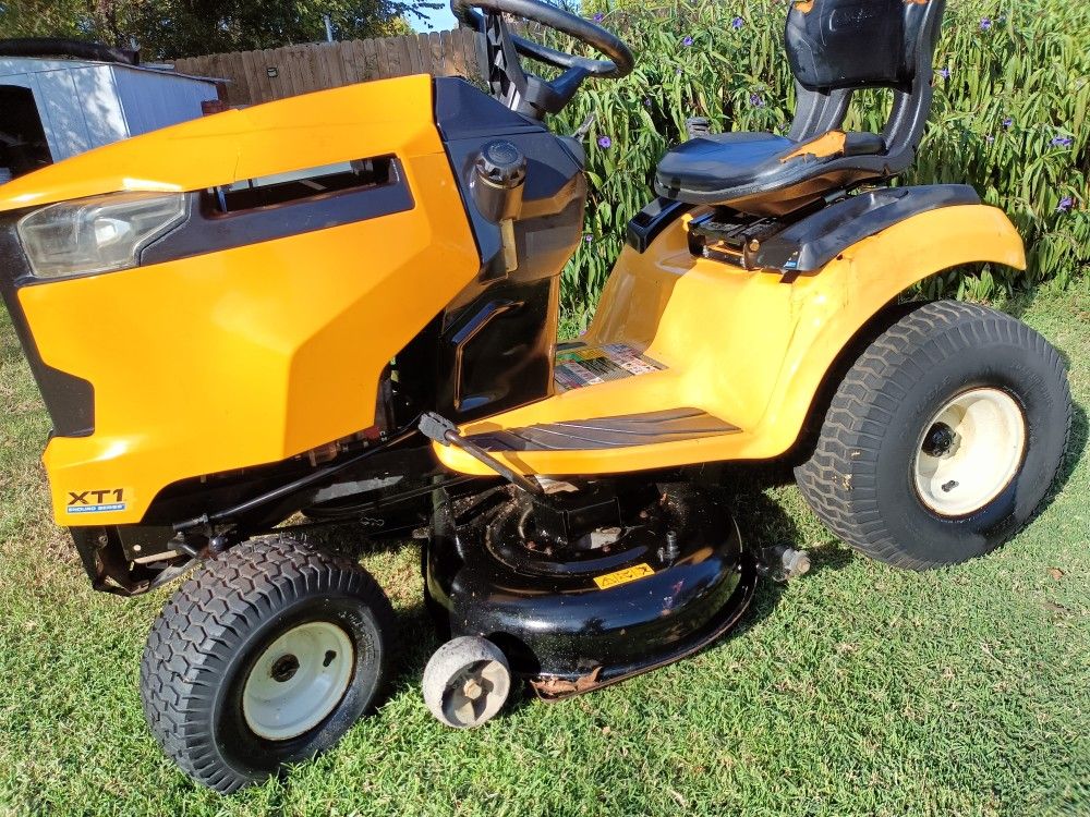 Cub Cadet XT-1, 46 INCH DECK $700
