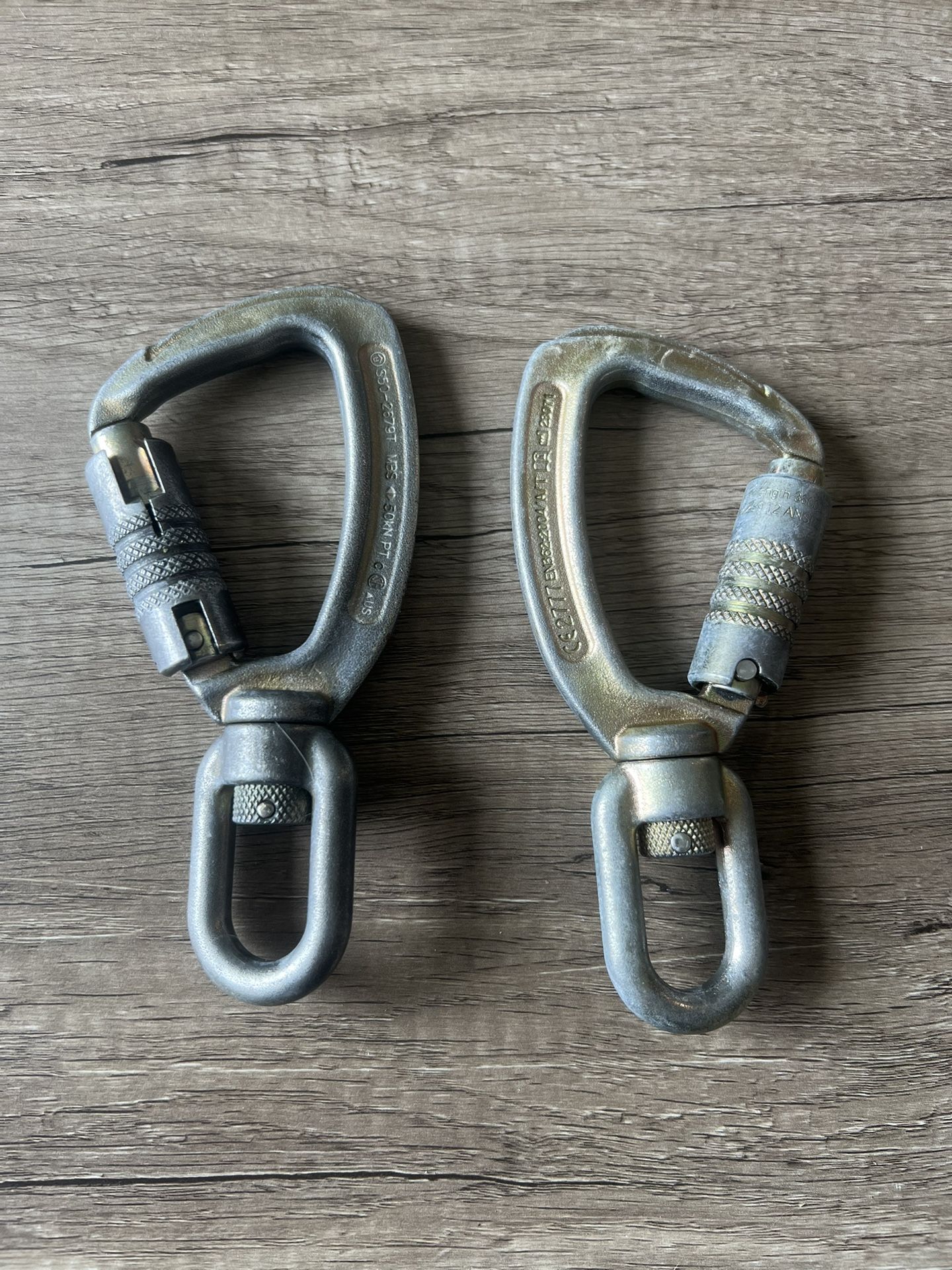 Steel Locking Carabiner With Swivel