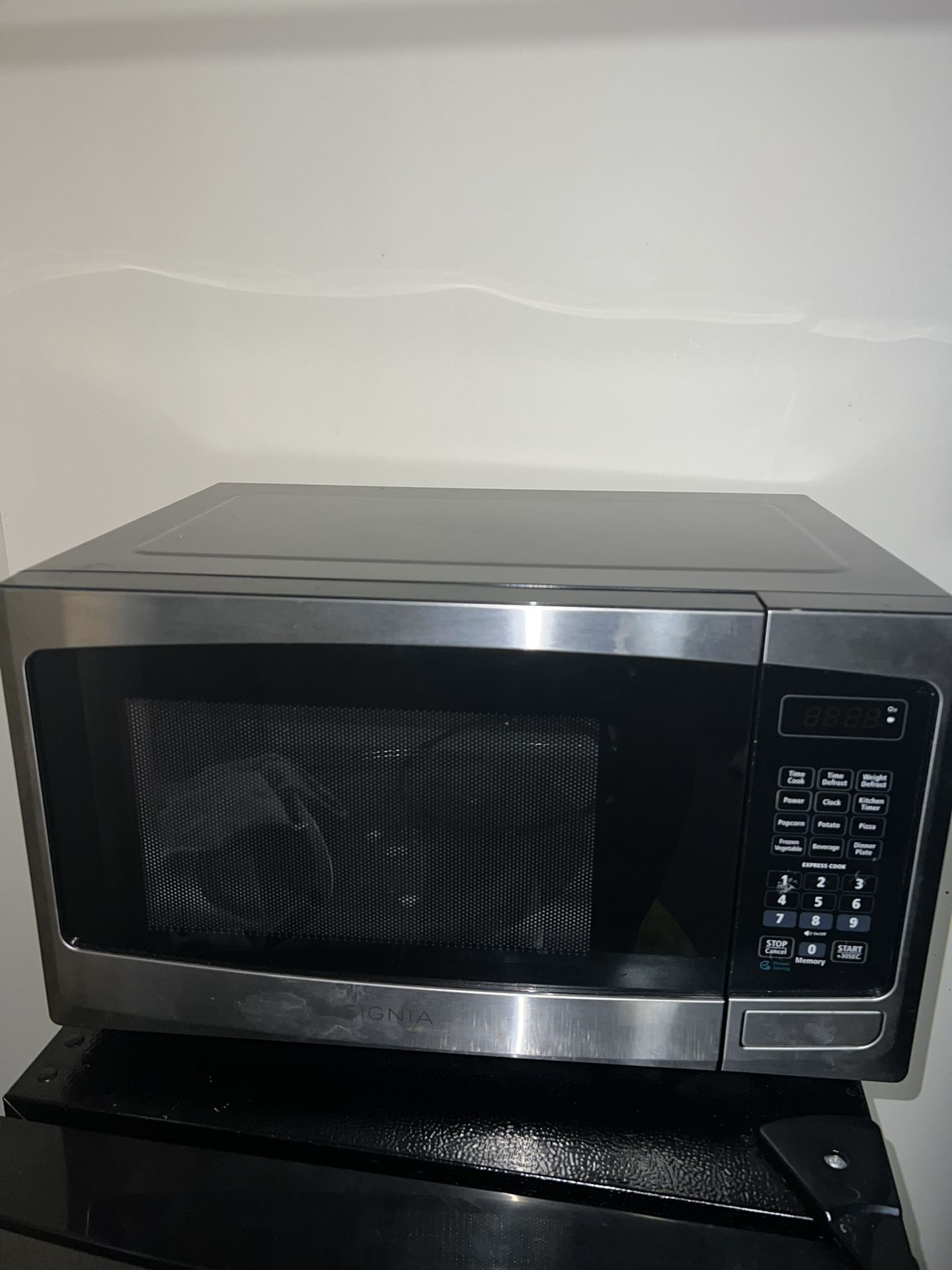 Insignia™ - 0.9 Cu. Ft. Compact Microwave - Stainless Steel