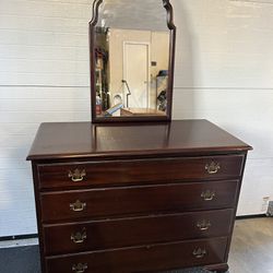 Dresser with Mirror - 4 Drawers - Good Condition - Sturdy Solid Wood 