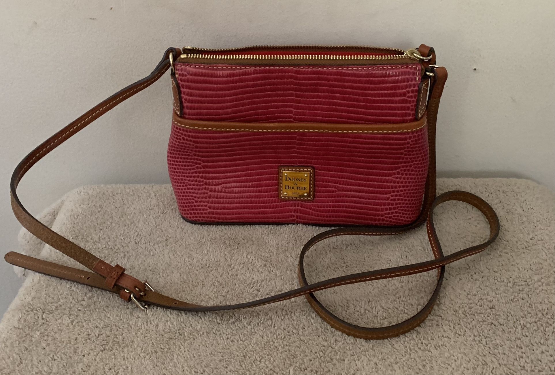 Small Dooney & Bourke Pink Leather Purse