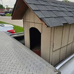 D O G.  HOUSE  ( EXTRA LARGE) ! PRICE LOWERED  !