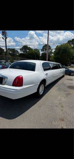 2002 Lincoln Town Car