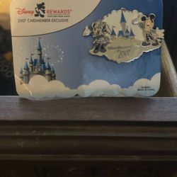 Disney Rewards Mickey & Minney Pin
