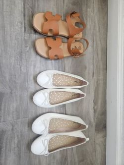 White cat and jack shoes size 2 y 4, brown sandals size 3