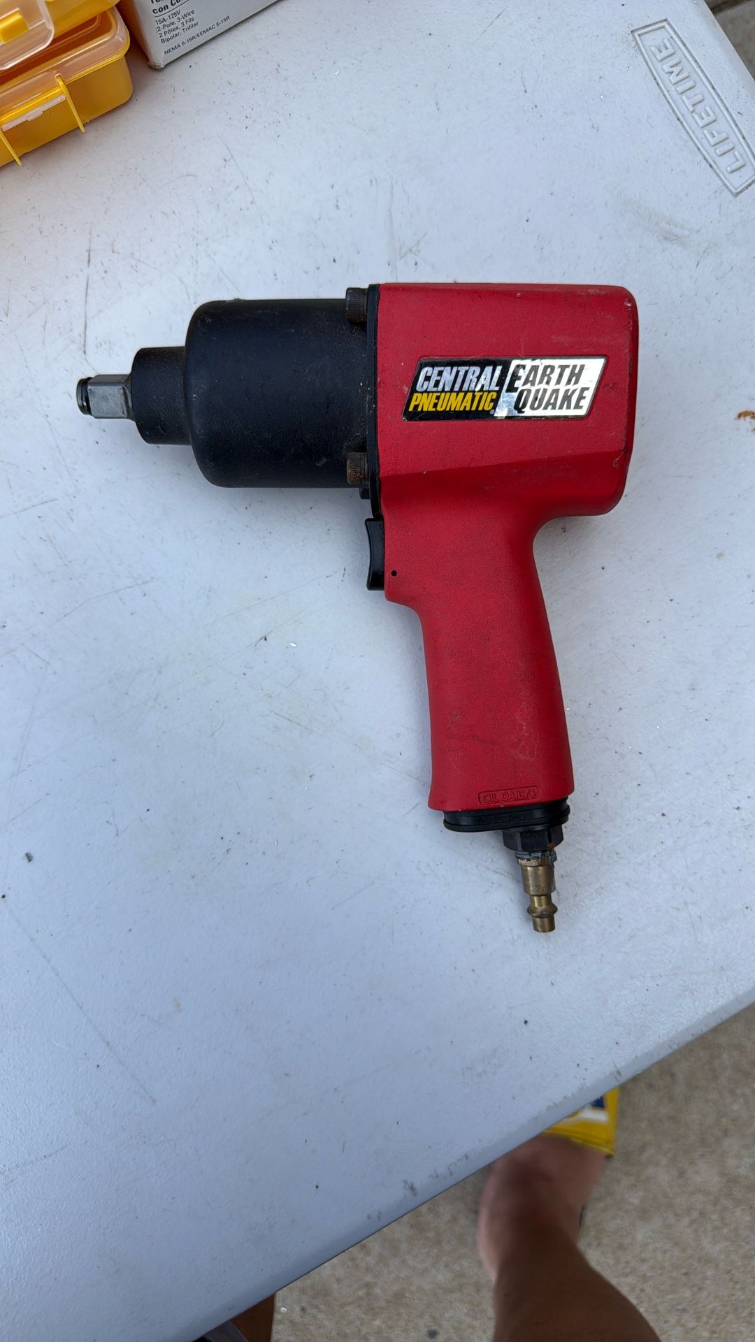 CENTRAL PNEUMATIC Earthquake 1/2 DRIVE AIR IMPACT WRENCH 68424