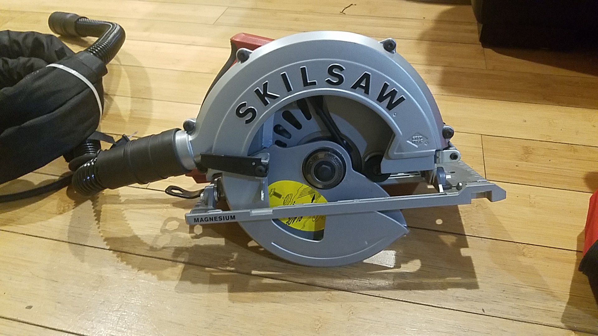 SKILSAW 7-1/4-in Worm Drive Corded Circular Saw with Magnesium Shoe (No Case)