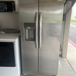 New Fridgaire Refrigerator