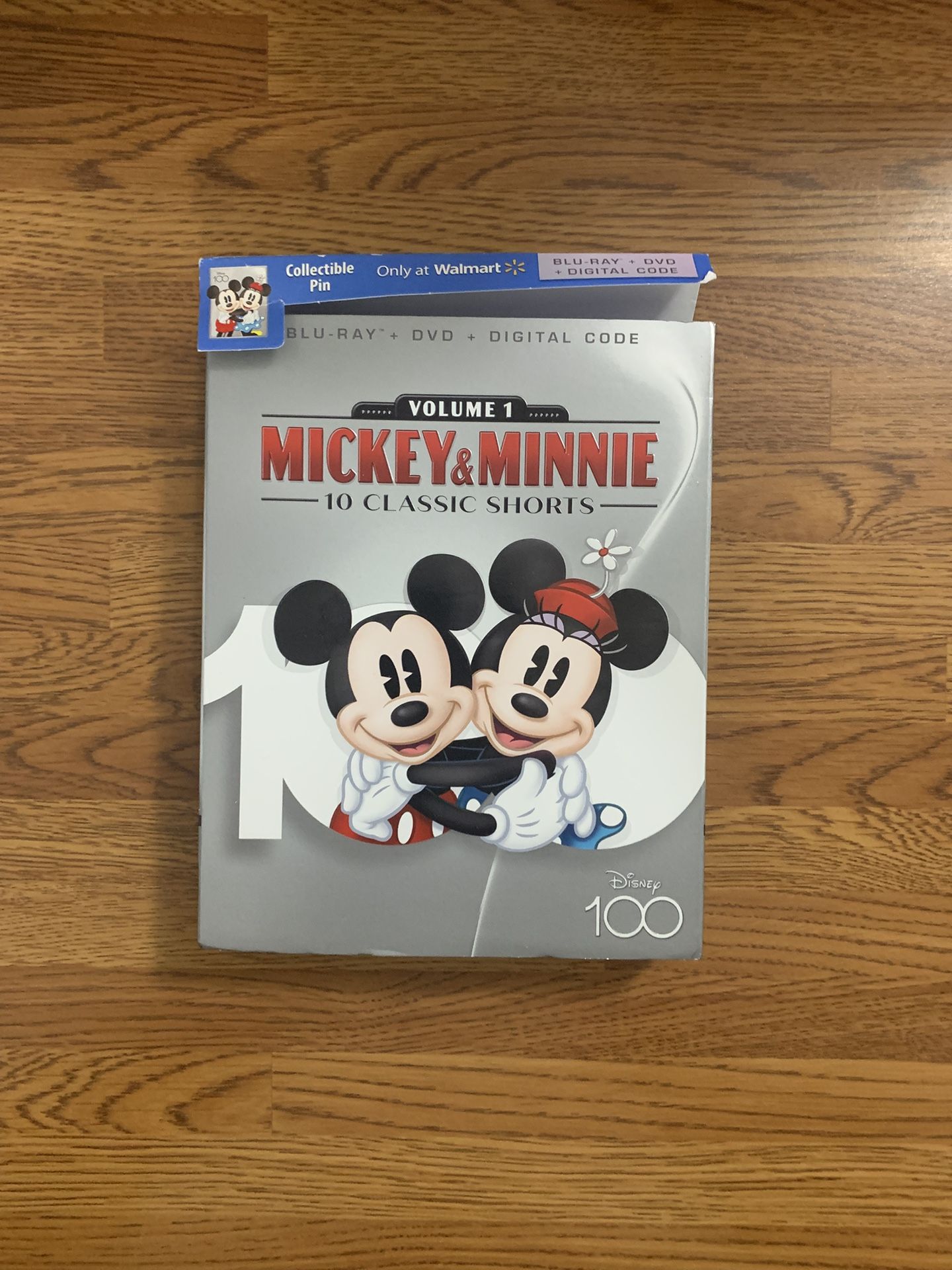 Mickey & Minnie: 10 Classic Shorts Volume 1 (Disney100 Edition) [Walmart Exclusive] Blu-ray Combo Pack (Blu-ray + DVD + Collectible Pin)