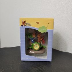 Frederick Warne PETER RABBIT with Cabbage Resin Mini Clock Figurine Nice
