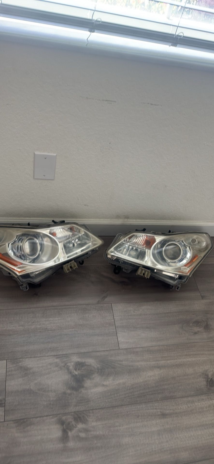 2008 Infiniti G 35 Headlights