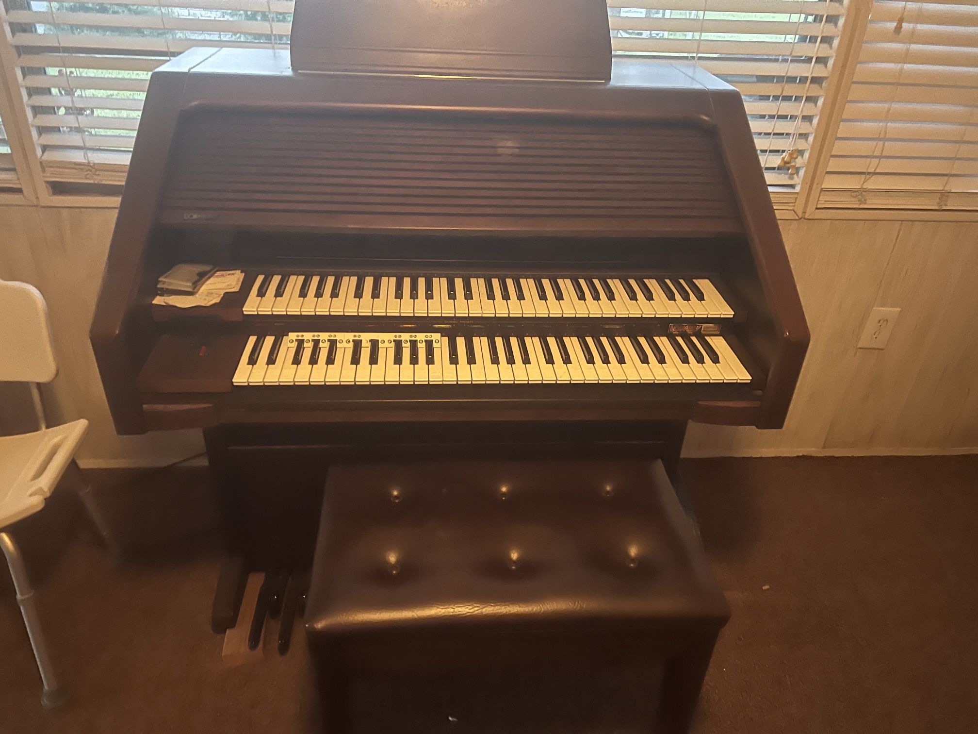 Lowry Heritage Piano