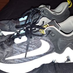 Nike Gianni's Immortality 2 / Mens- 8.5 