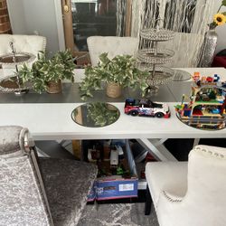 Table And Chairs For Sale 300$