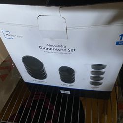 Dinnerware Set