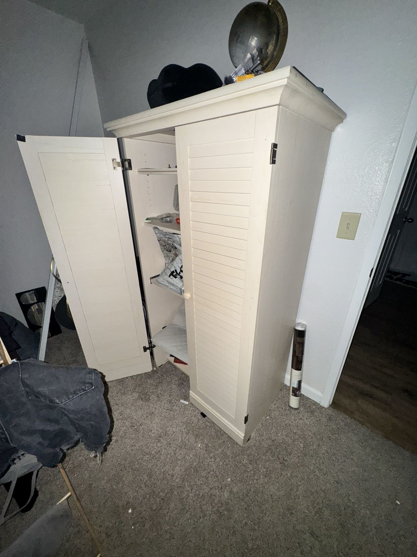 Cabinet/Wardrobe