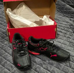 Women's Puma Size 9