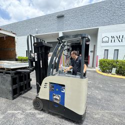 Crown Forklift Like New 