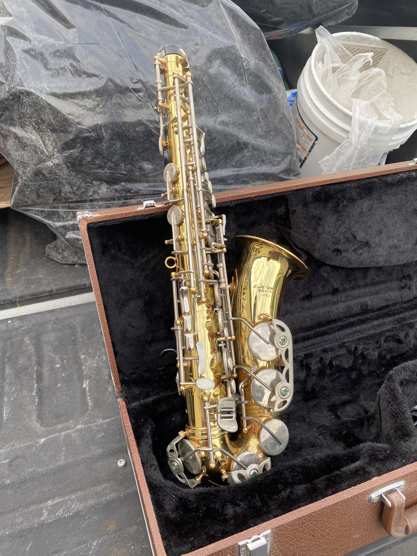 Old alto saxophone works great