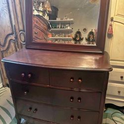 Small Dresser Whit Mirror 