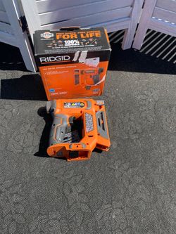 RIDGID 18V 3/8 in. Crown Stapler