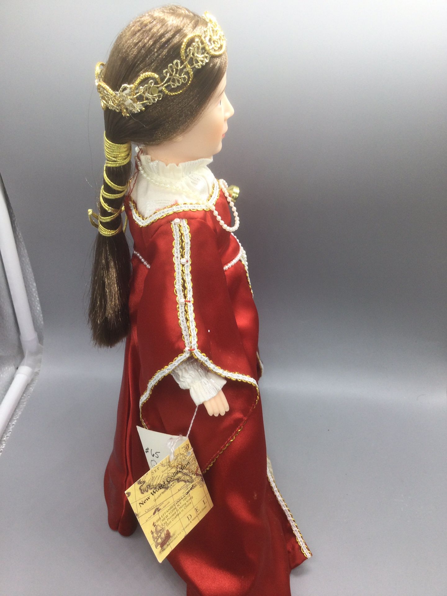 EFFANBEE THE NEW WORLD COLLECTION QUEEN ISABELLA DOLL RETIRED Renaissance Dress. Condition is "Used, it has some small spots on the dress". 15 inch