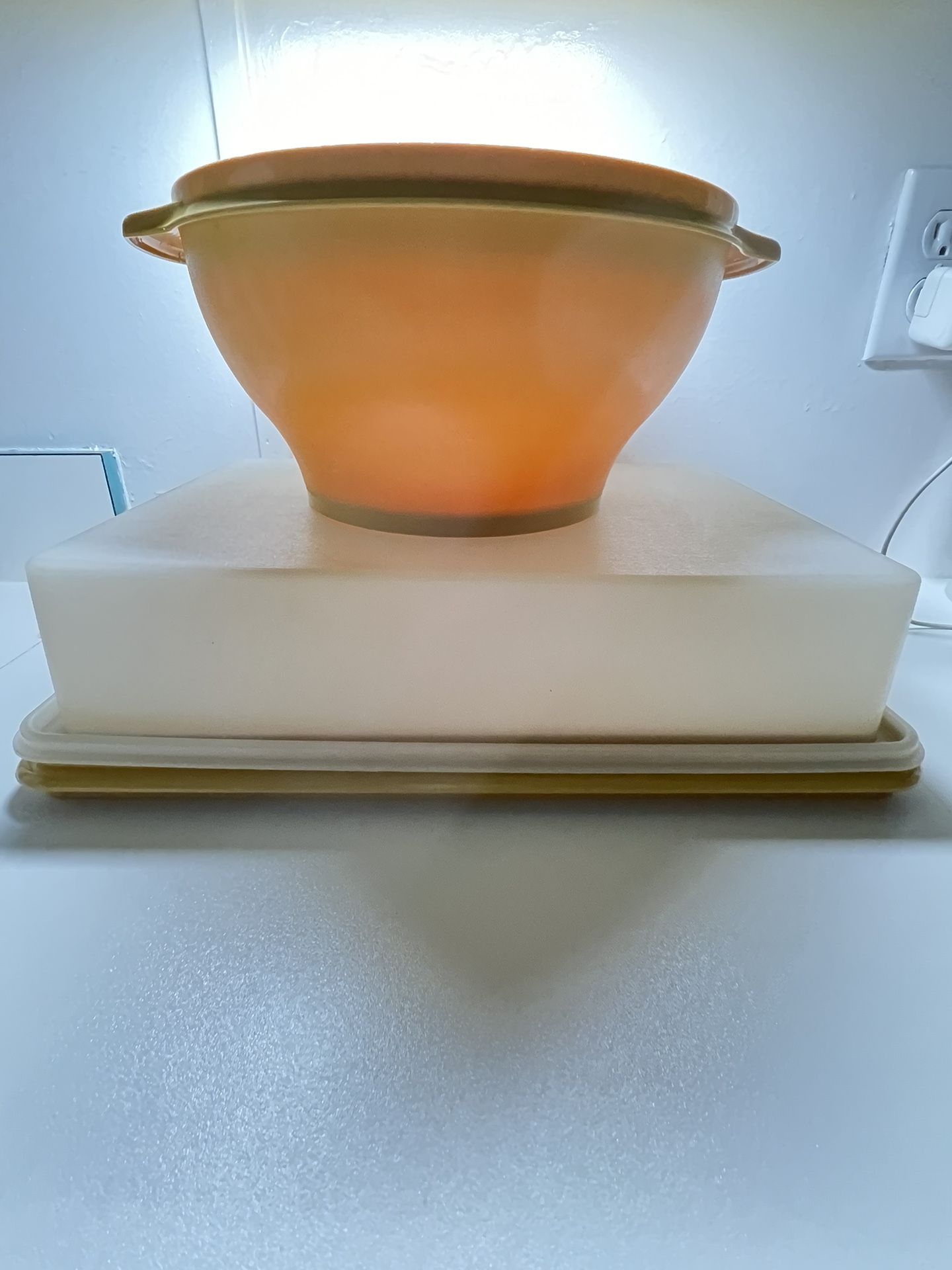 Vintage Tupperware Sheet Cake Carrier Harvest Gold Yellow #622-2 Take A Cake