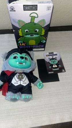 Universal monsters lil woof pack vampire key chain bag charm