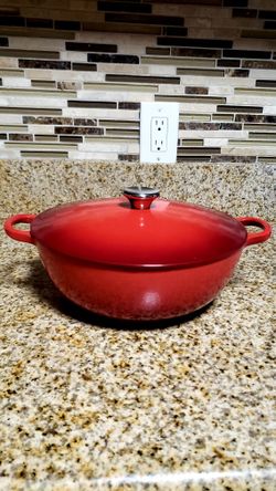 DISCONTINUED  Le Creuset   26cm  4.5qt Soup Pot  Cherry Red Cast Iron Round