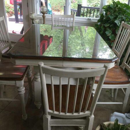 Haverty's Southport Pub Dining Table / 6 Chairs / Glass Top Cover