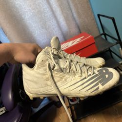 NEW BALANCE CLEATS