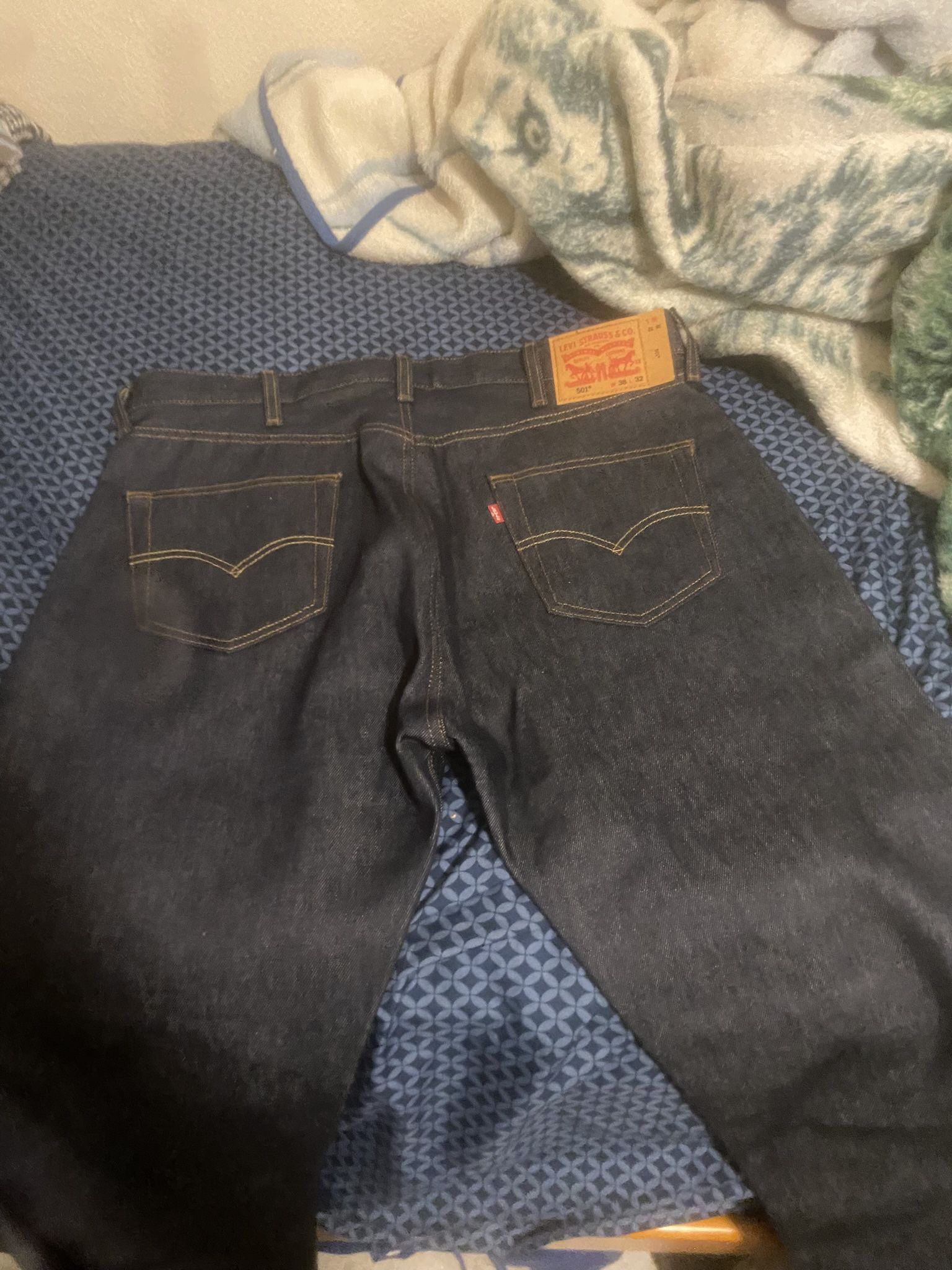 38x32 Levi’s 501 Almost New