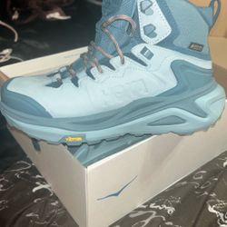 Like New! Hoka Size 8 Shoes. 