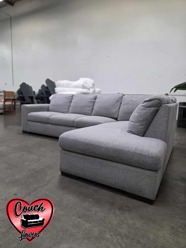 Sectional Couch- Free Delivery‼️