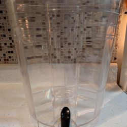Beverage Dispensary With Ice Compartment