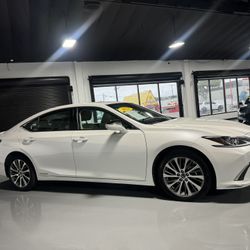 2021 LEXUS ES 300h $29.995