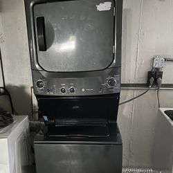 GE STACKED WASHER DRYER UNIT