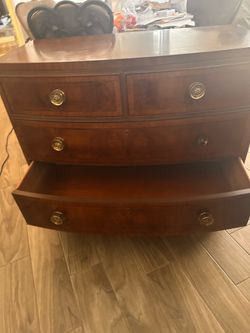 Small dresser 32 x 20