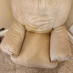 Leather Recliner In Perfect Working Condition 