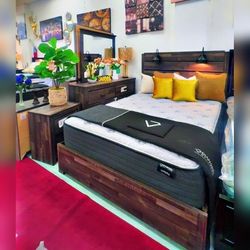 Wooden 4PC Bedroom set with Reading lamps 